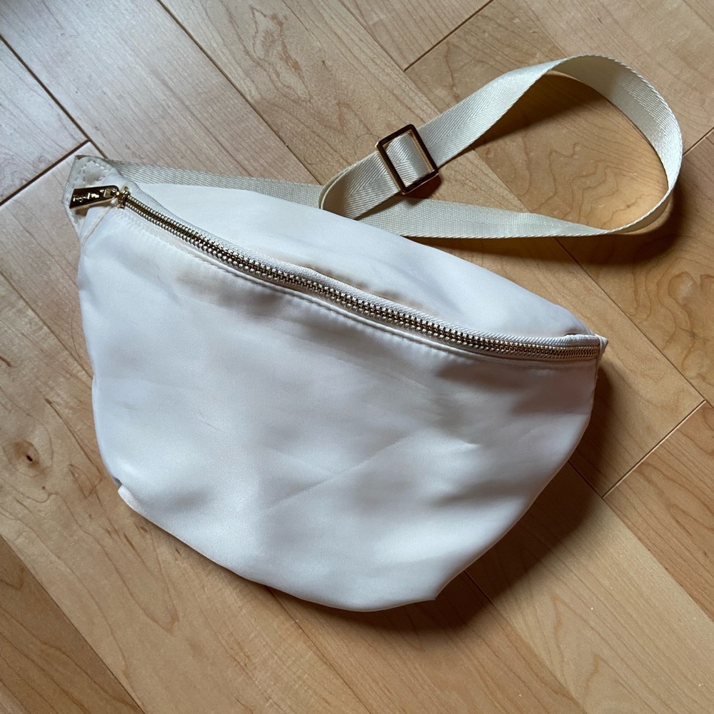 Elegant (yoga run)Cream Crossbody/belt Bag
